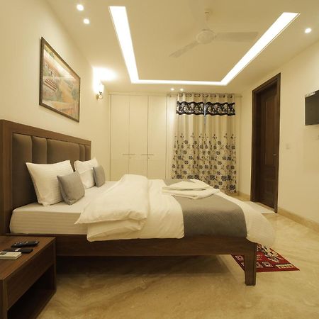 Bed and Breakfast Under My Roof Superio à New Delhi Extérieur photo