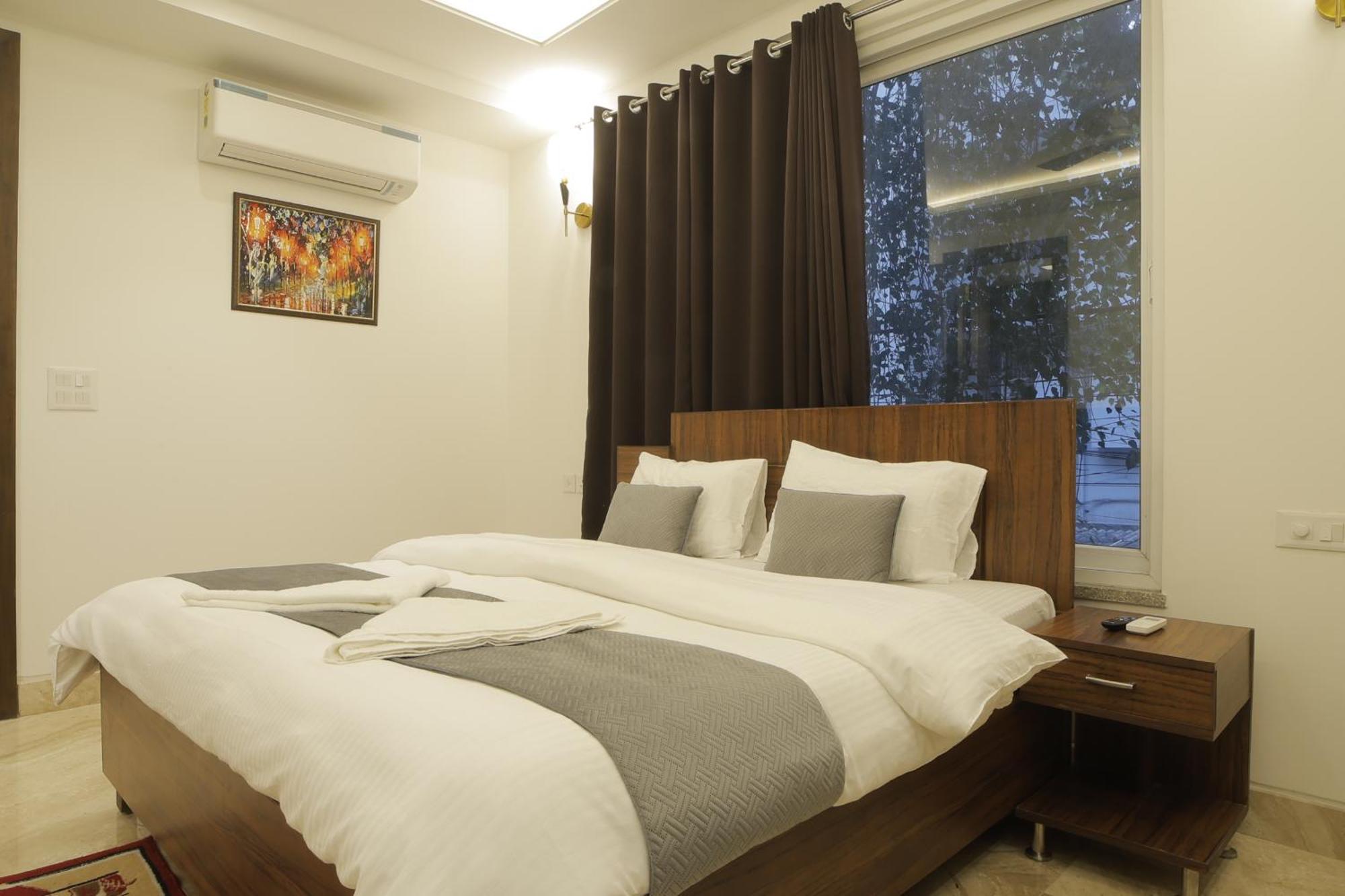 Bed and Breakfast Under My Roof Superio à New Delhi Extérieur photo