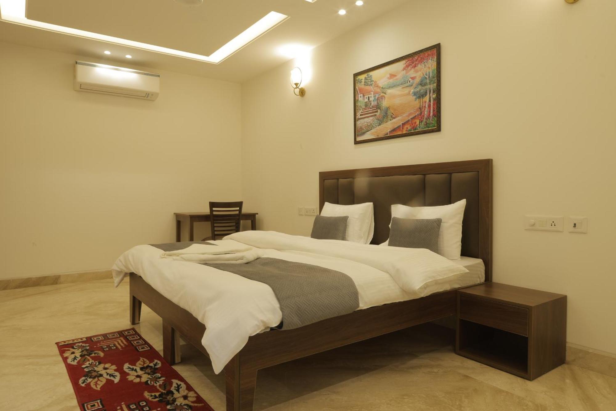 Bed and Breakfast Under My Roof Superio à New Delhi Extérieur photo
