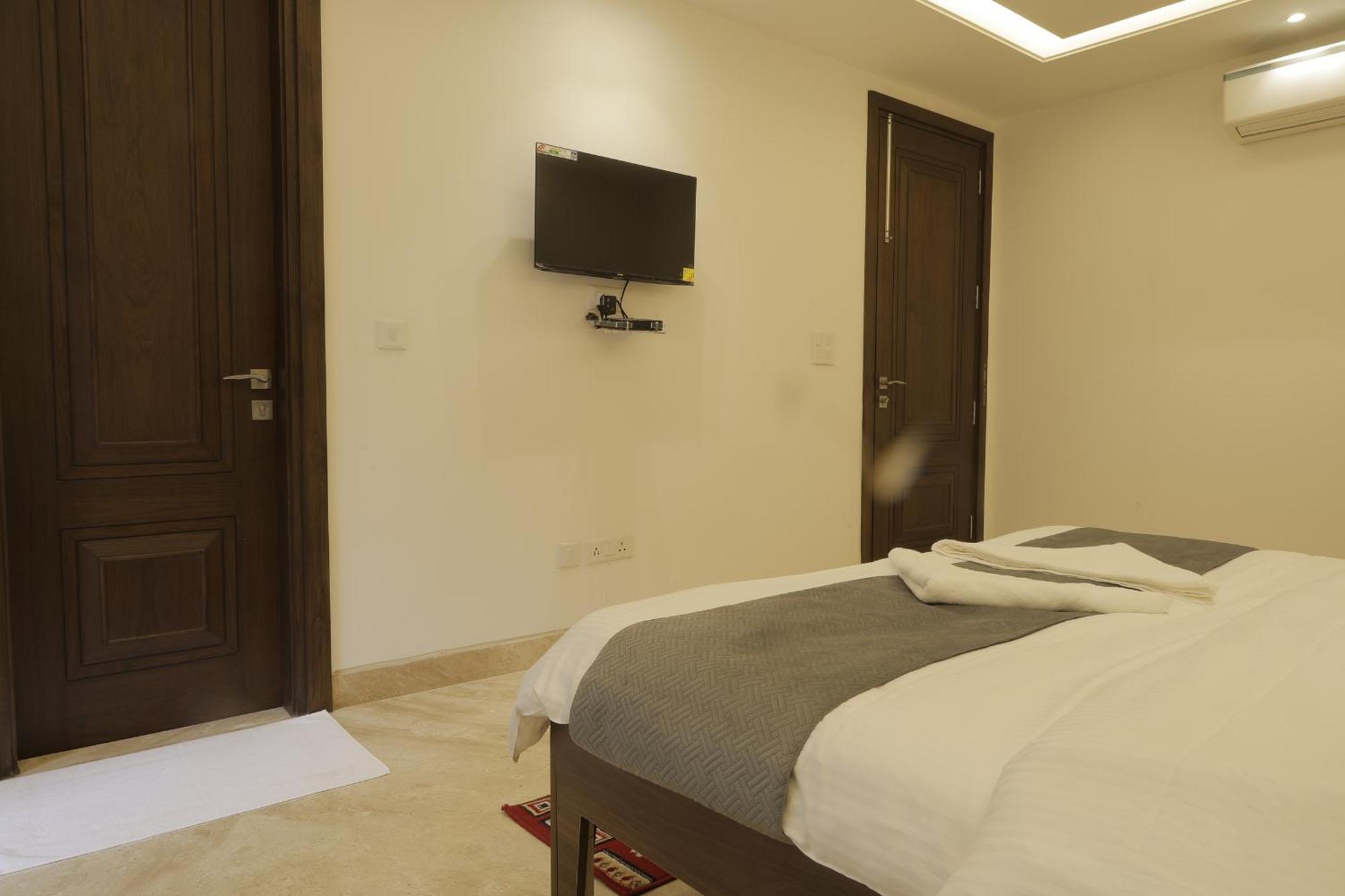 Bed and Breakfast Under My Roof Superio à New Delhi Extérieur photo